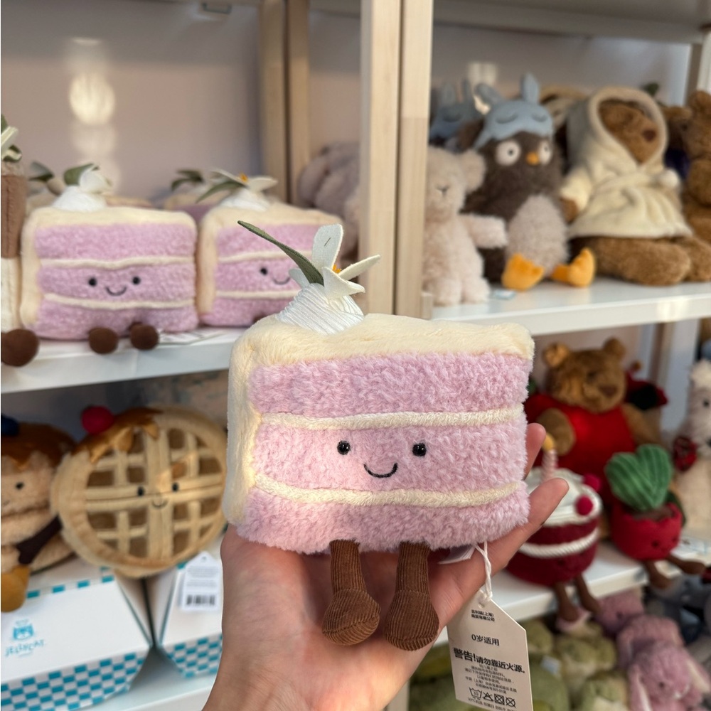 Jellycat Taro Cake. Shanghai Exclusive Limited Edition. Brand new with tag.